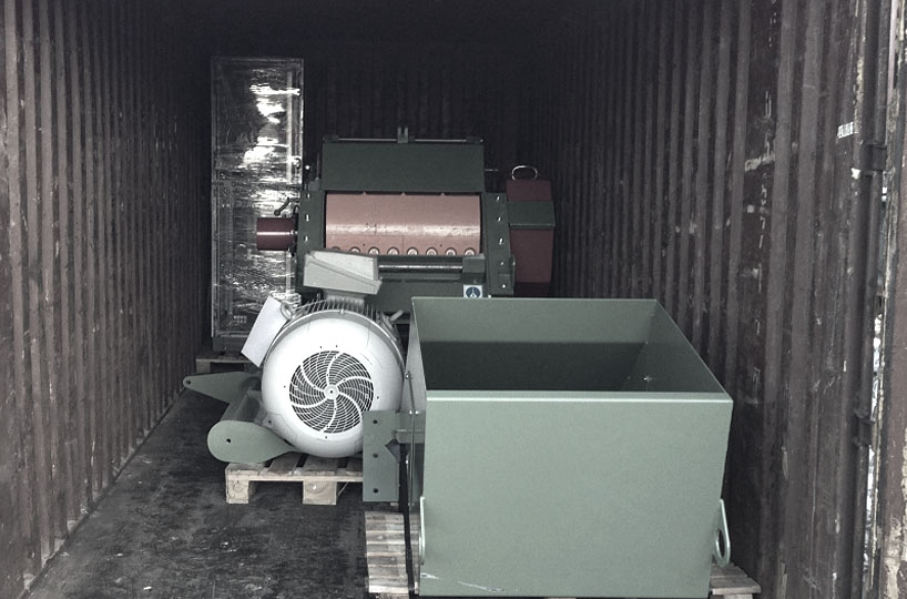 Delivery and complete customs clearance of a drum chipper (Bruks AB) with gravity fed unit (Terneyles)